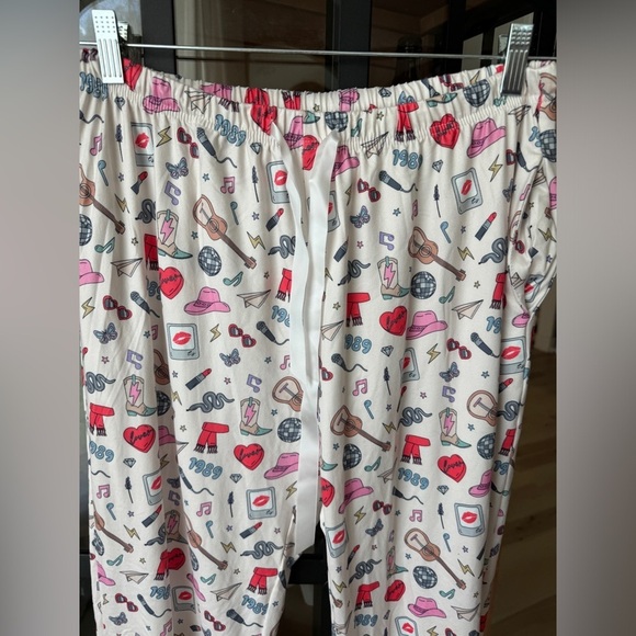 Taylor Swift eras pajamas set short sleeve tee pants joggers tour albums print - Picture 10 of 13